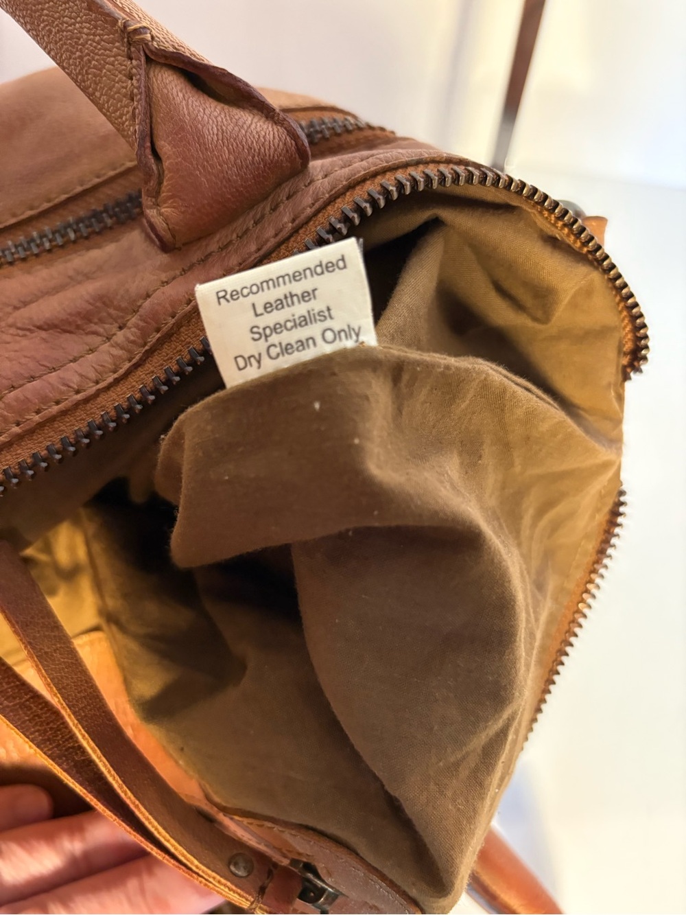Everyday Leather Shoulder Bag in Tan - Picture 7 of 8